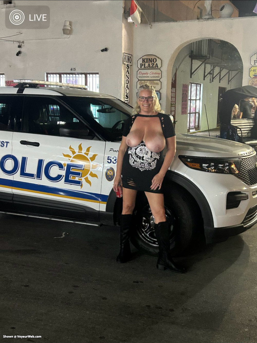 Pic #1Nude in Public