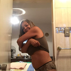 Pic #1 La secretaria 12