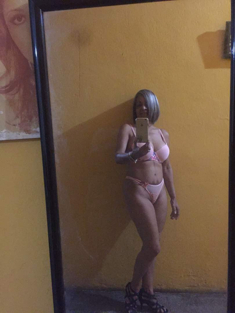 Pic #1 La secretaria 18