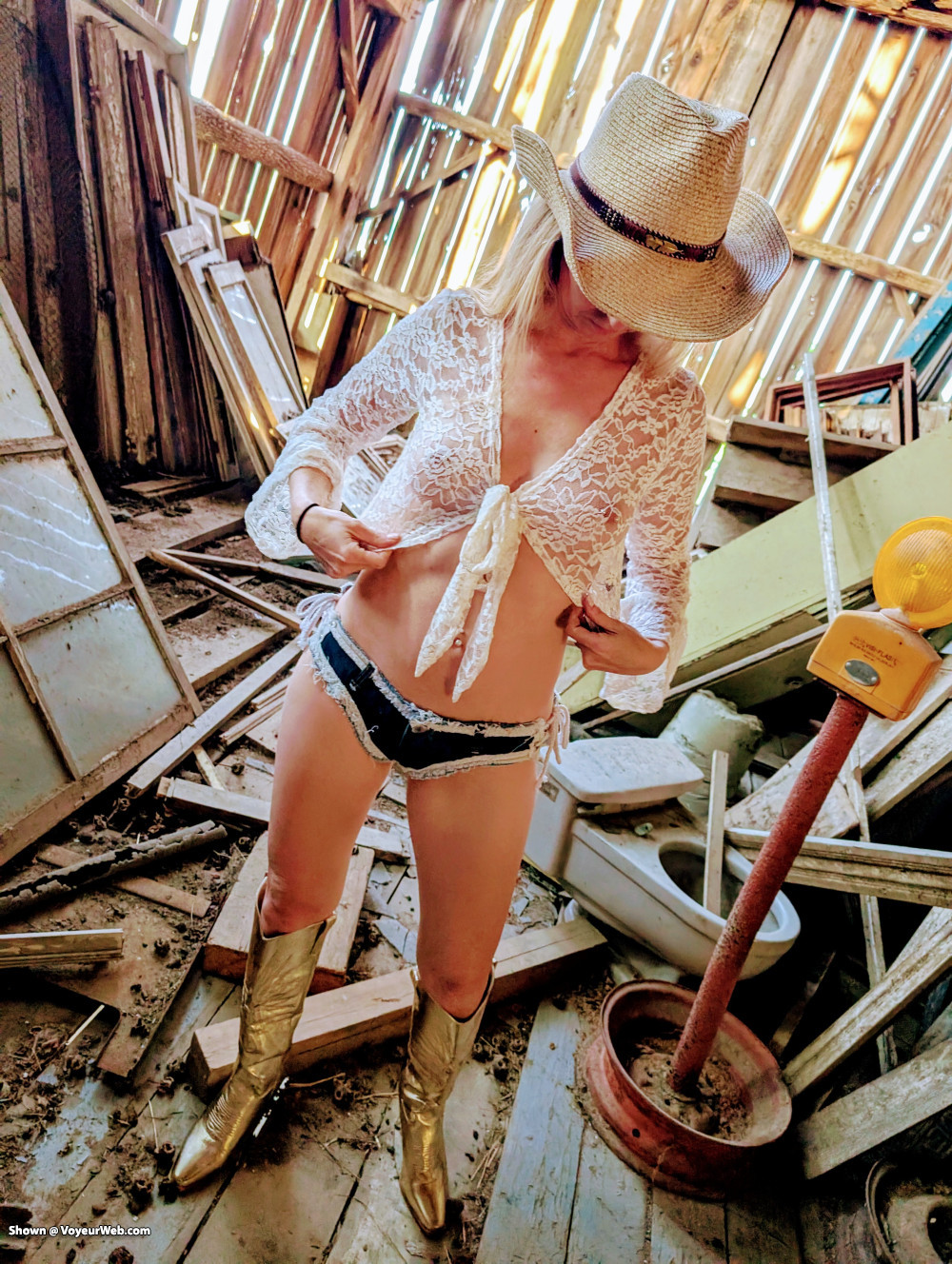 Pic #1Derelict Barn 2