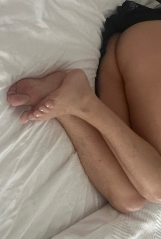 Pic #1 Perfect Feet and Toes for you to Cum on.