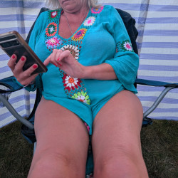 Pussy flash outdoor