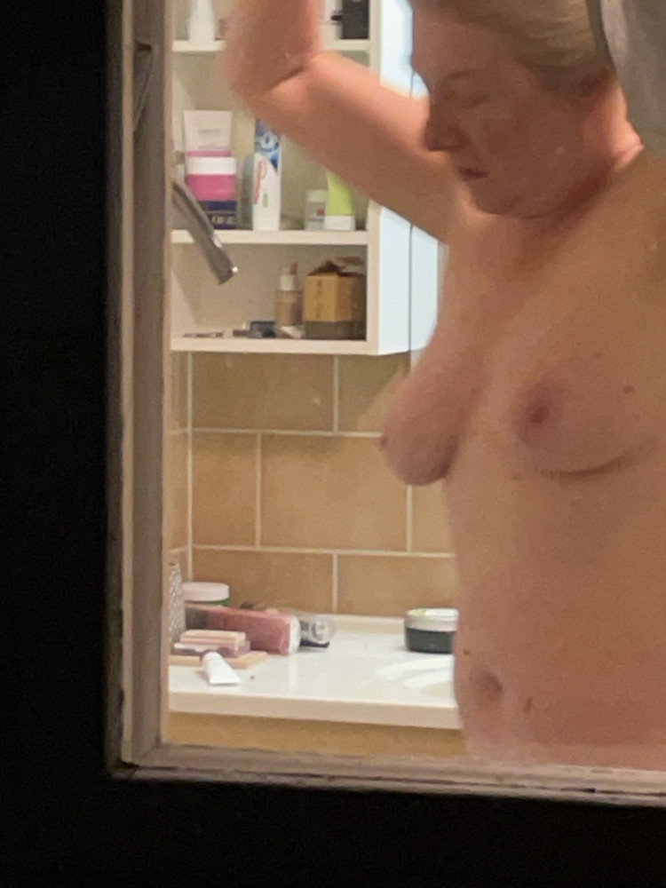 Pic #1 Lowely mature