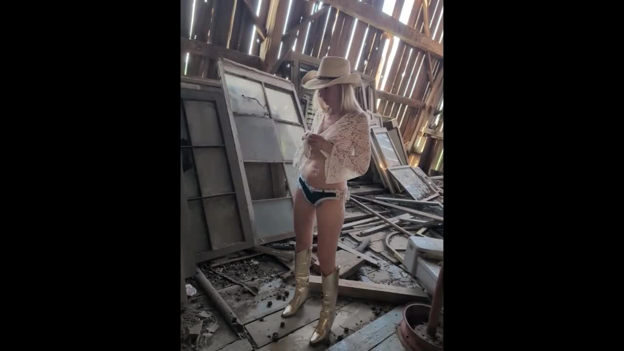 Pic #1Barn and Bonus