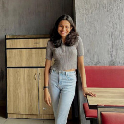 Hot indian college girl Anushka Das sexy pics