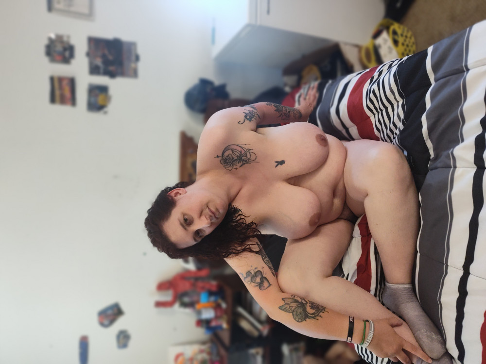 Pic #1 Having fun in the bedroom