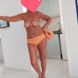 Medium tits of my wife - Dee Bee