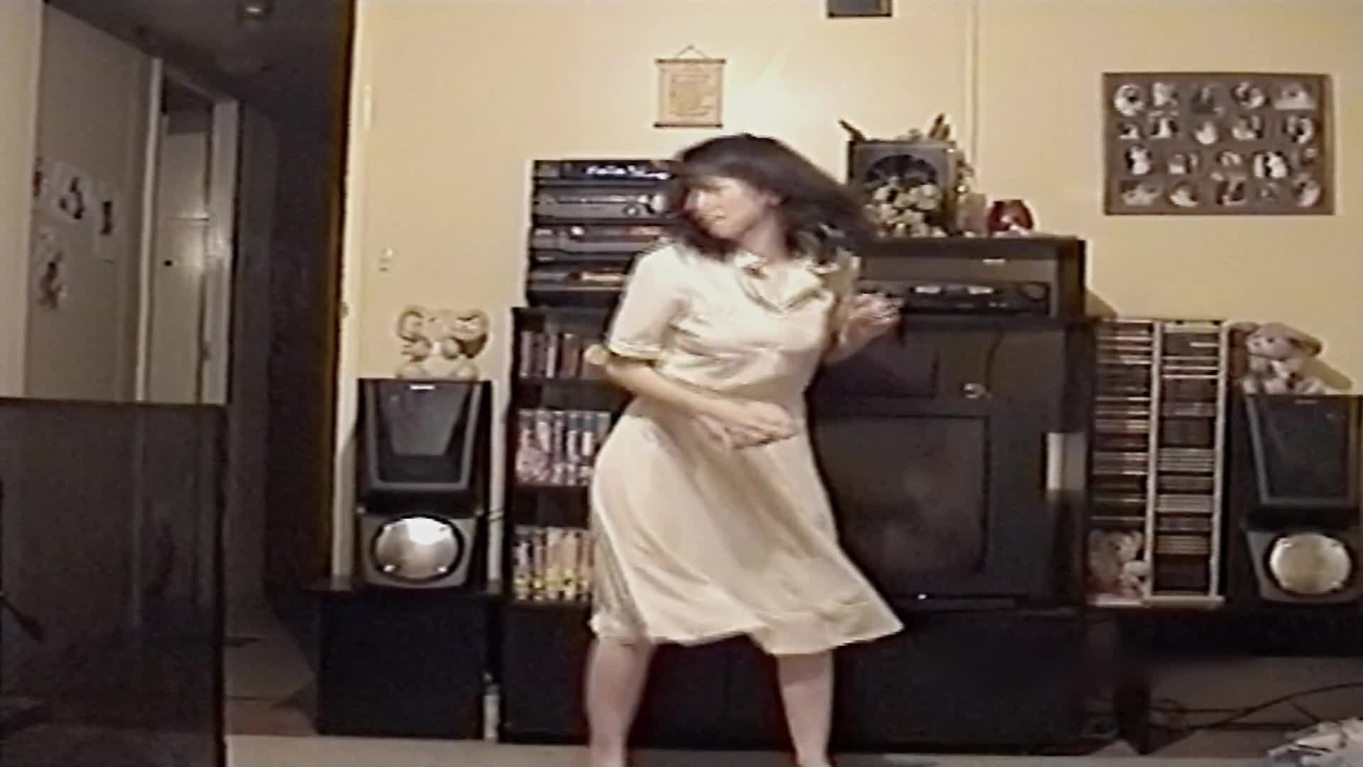 Pic #1Playfully Sue-pussy flash