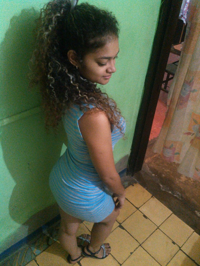 Pic #1 Morena fazendo pose