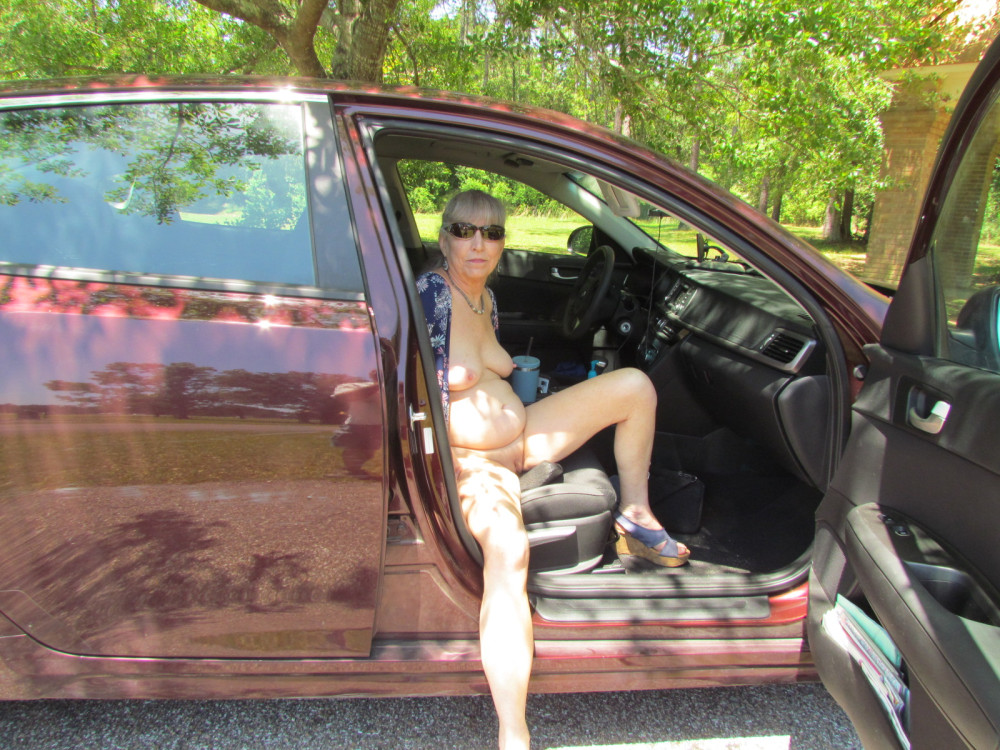 Pic #1Nude at a nearby rest stop on I-10