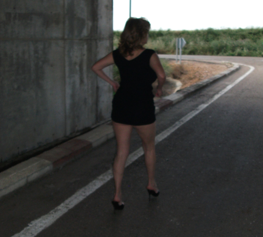 Pic #1Bajo una carretera