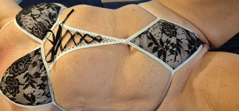 Pic #1 Very sexy mature wife