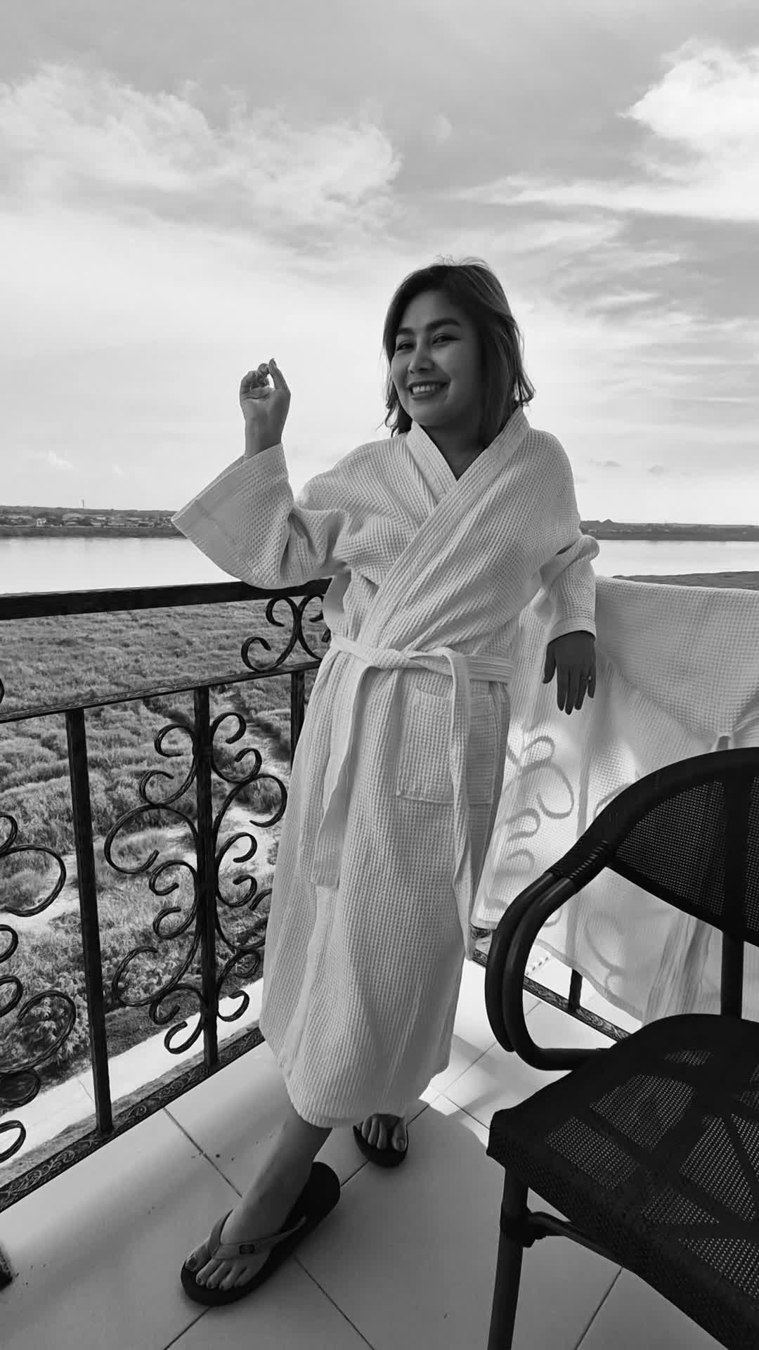 Pic #1Natty at balcony