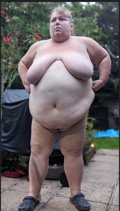 Pic #1 Beth showing of her body to nieghbours
