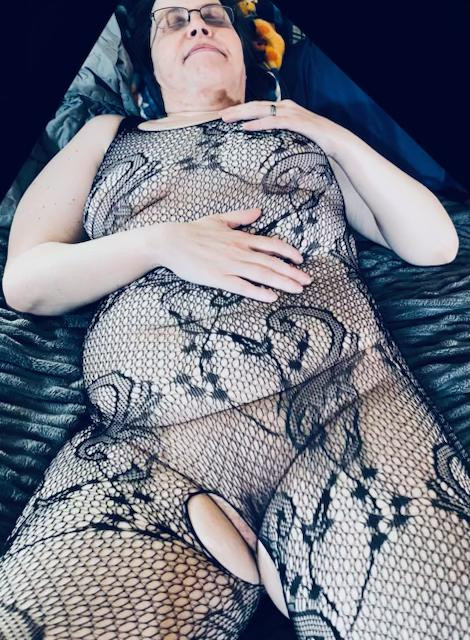 Pic #1 BBW Domina XI. Slut wife posing
