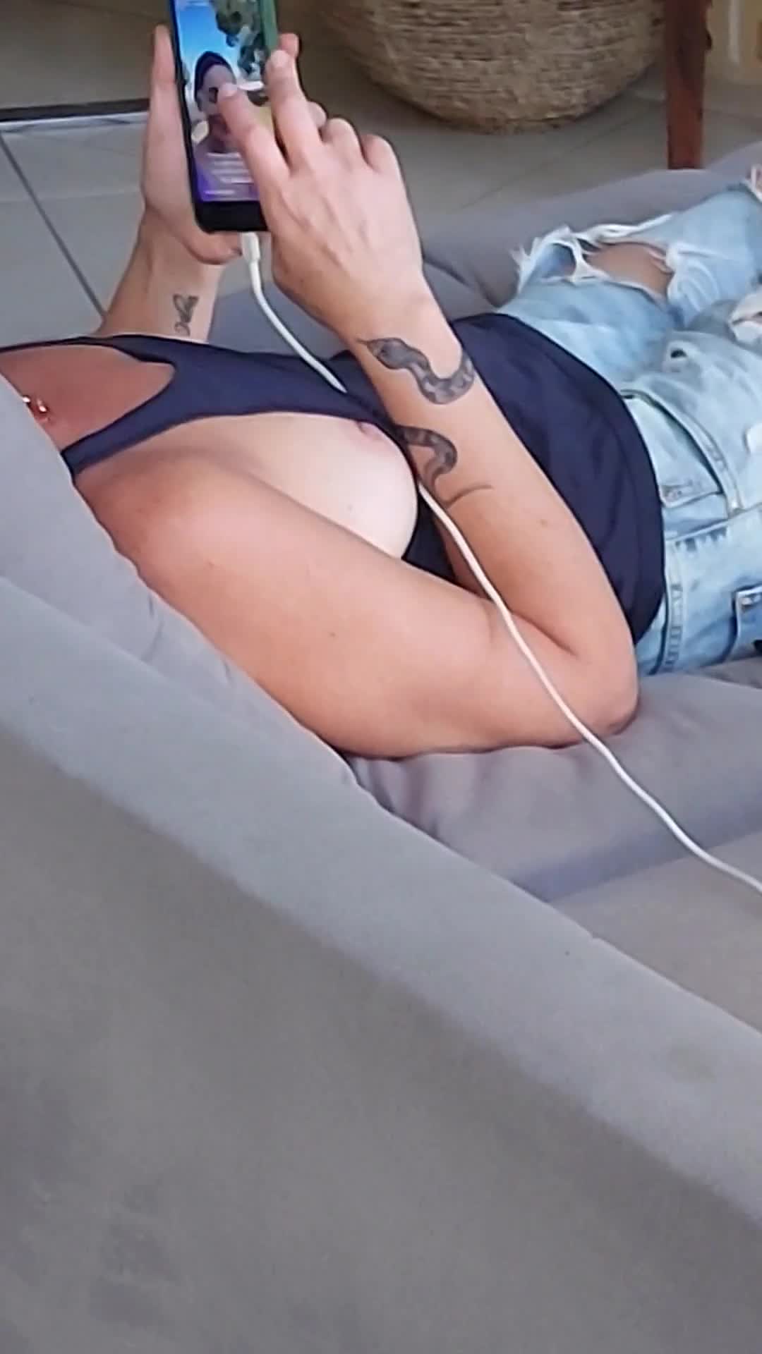 Pic #1Wife candid sideboob