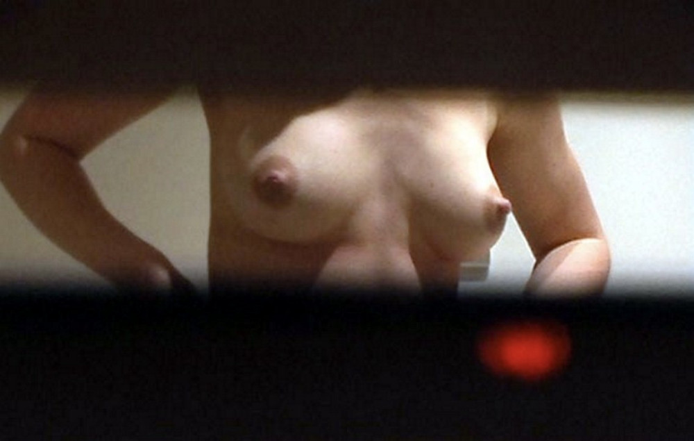 Pic #1Naked neighbour