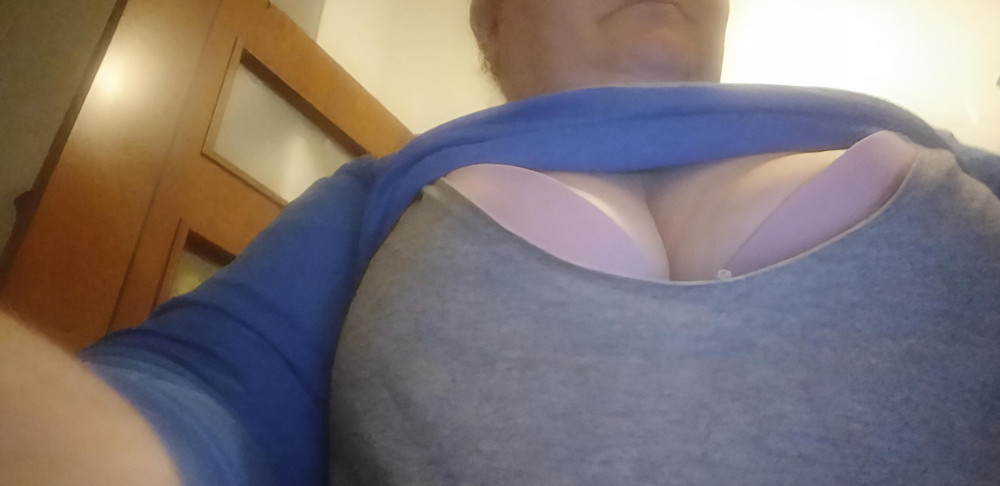 Pic #1Flash tits