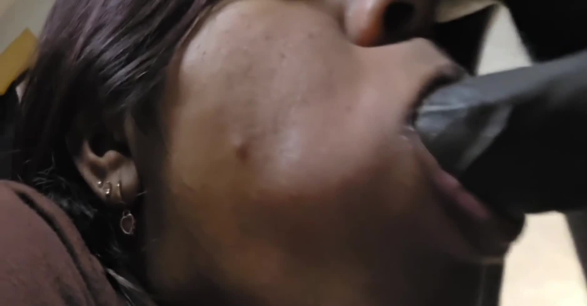 Pic #1Mouth Fully Stretched