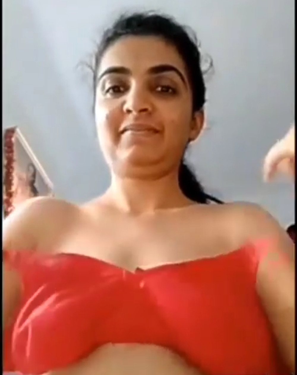 Pic #1Indian girl in red bra