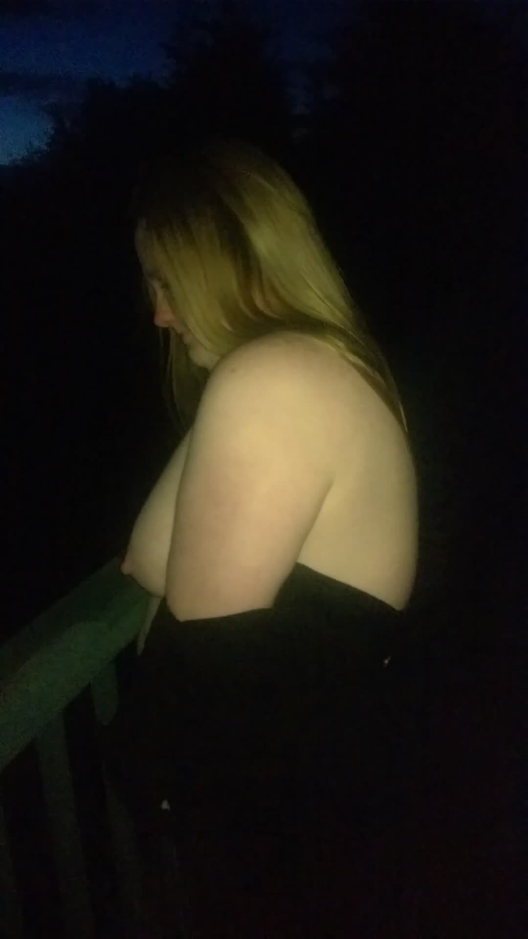 Pic #1FLASHING TITS TO CARS
