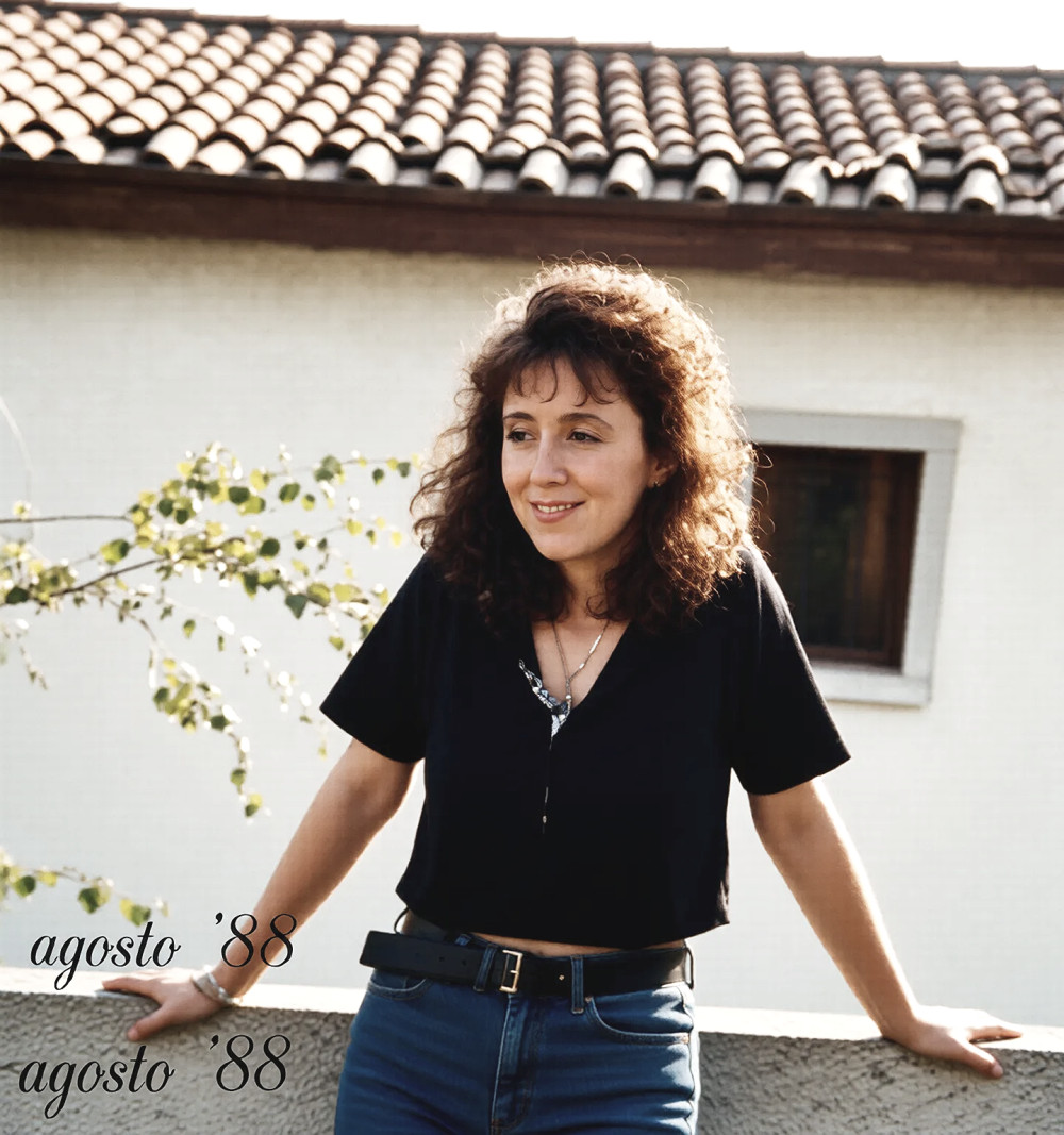 Pic #1Very young Isabel