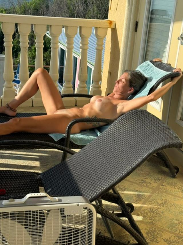 Pic #1sunning nude