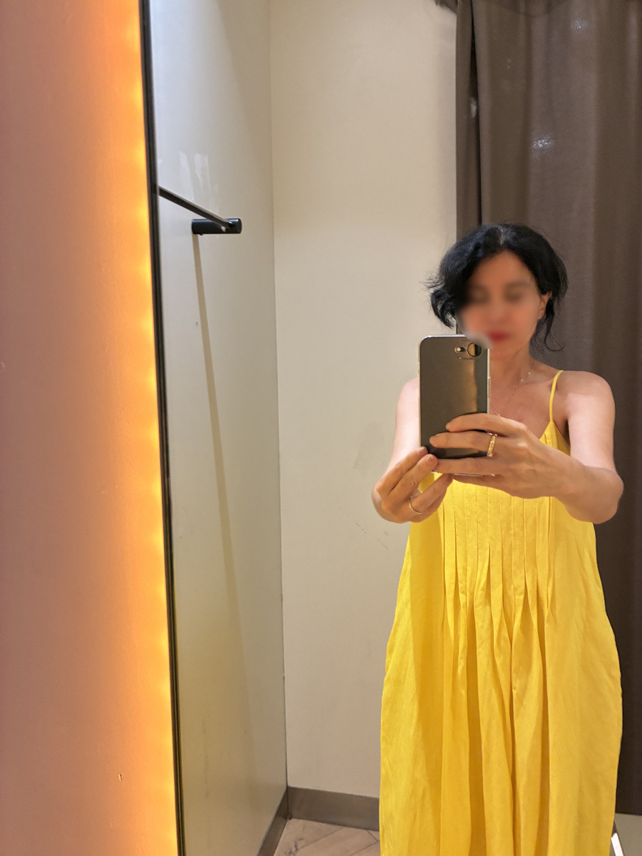 Pic #1in a changing room