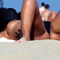 Pic #1Tatoo En El Culito Y Amiga 2