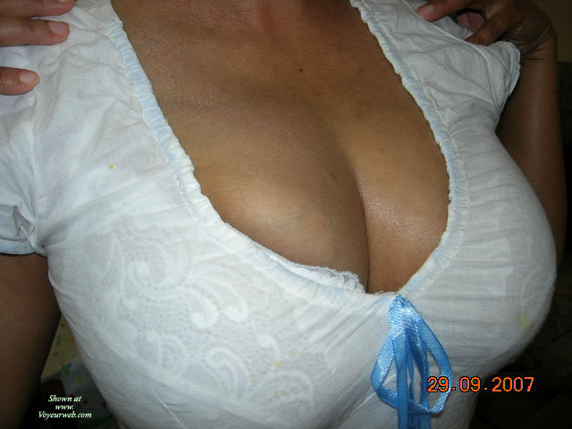 Pic #1 Bangladeshi Housewife's Nude Show