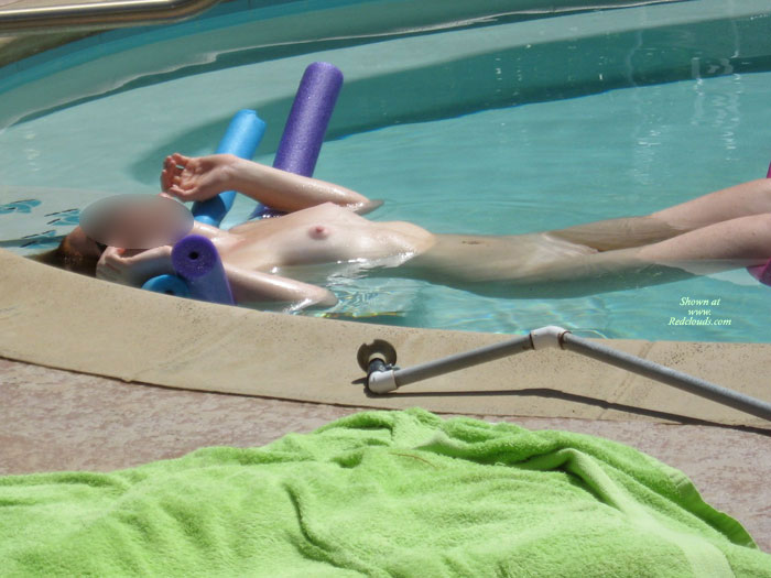 Pic #1Wife On Vacation