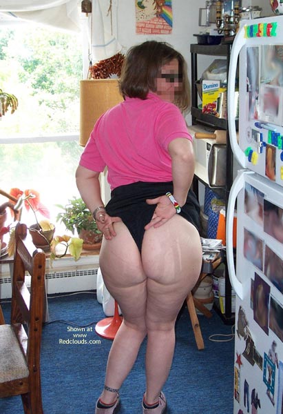 Pic #1Tattooed Friend Pisses in The Tub