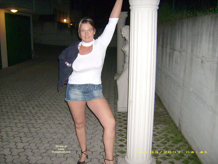 Pic #1Lara Verona