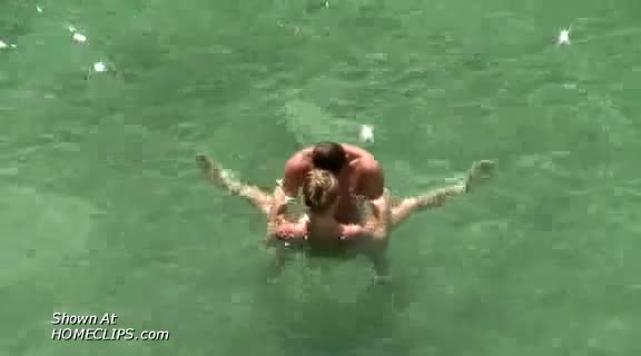 Pic #1Lovers Fucking In The Sea