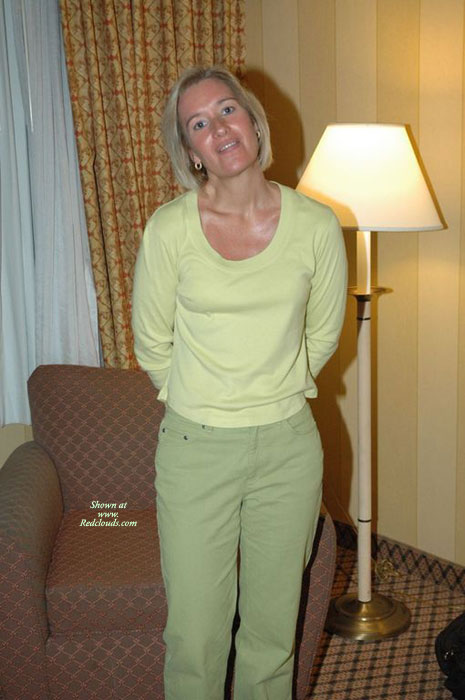 Pic #1Sexy Suz Masturbating With Two Big Dildos