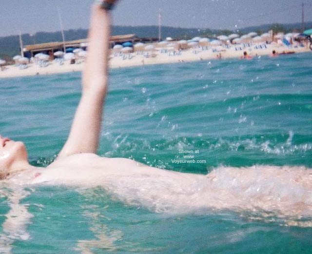Pic #1UW Fran&ccedil;aise Nue Dans la Mer (nude in the sea)