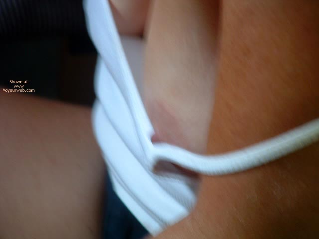 Pic #1She Like To Show Her Tits