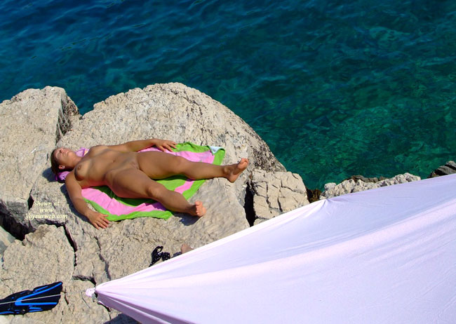 Pic #1Naked Beauty On The Rock ...