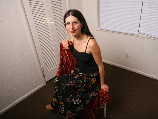 Pic #1Carmen Shows Her Hairy Bush