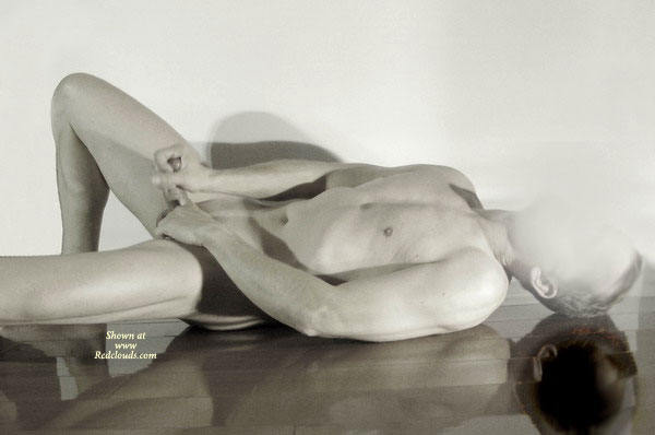 Pic #1Iiiiiih, A Nacked Man...