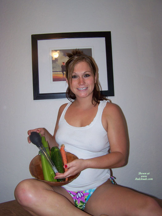 Pic #1Falecia Eats Her Vegies