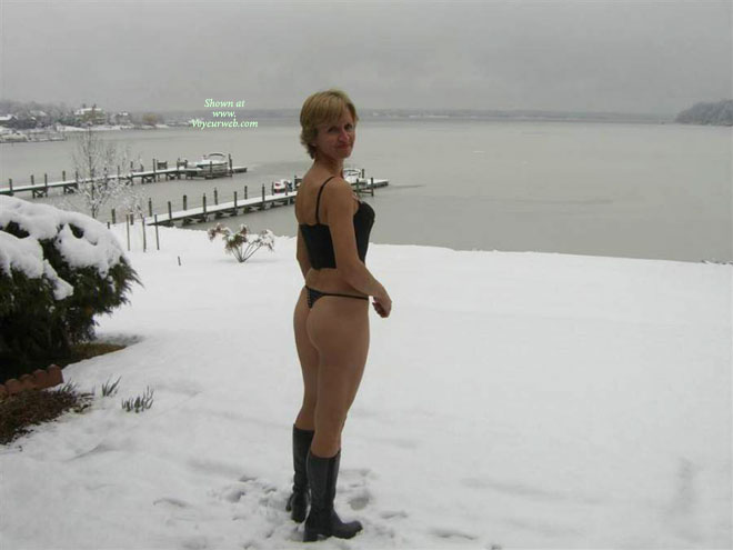 Pic #1 G Nekkid In The Snow