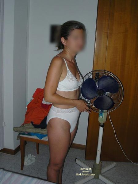 Pic #1Helga Shows Her Hairy Ass