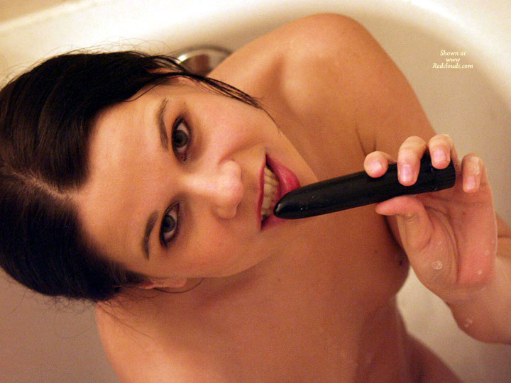 Pic #1Nicki With Vibrator In My Bath