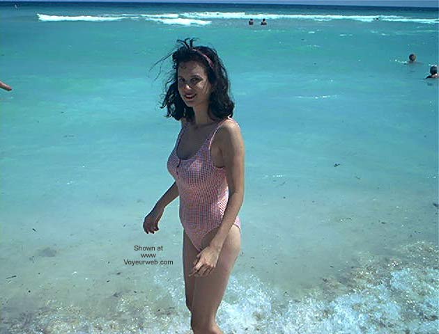 Pic #1Ali Looking Beachy!