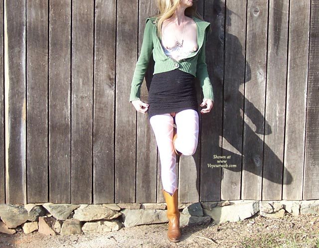 Pic #1Loney Wife Getting Attention