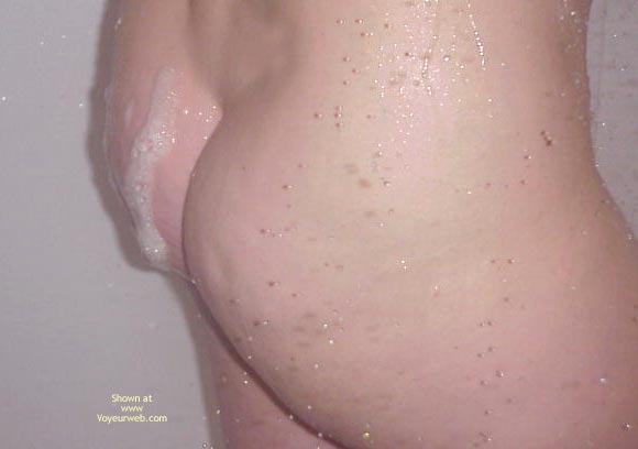 Pic #1Sh Tracy Getting Squeeky Clean