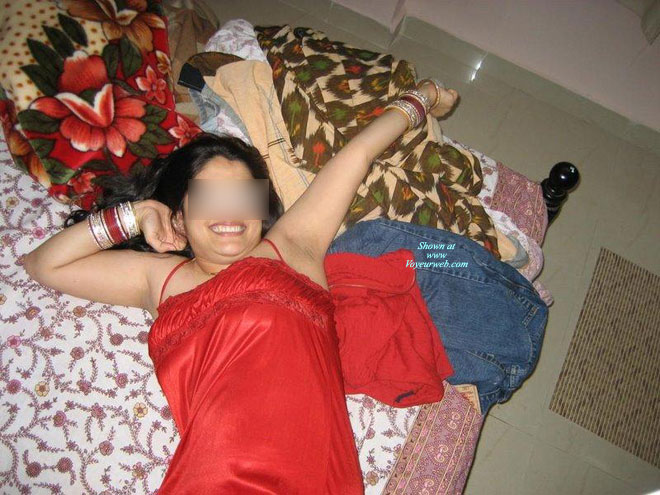 Pic #1Sexy Indian Wife