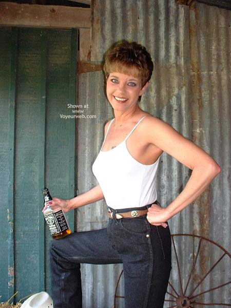 Pic #1SinDLu In The Barn