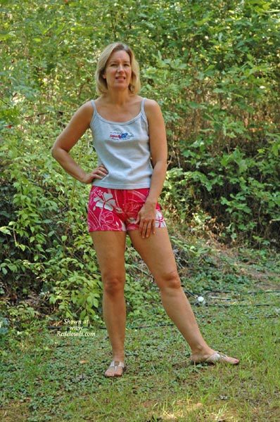 Pic #1Sexy Suz Takes A Walk